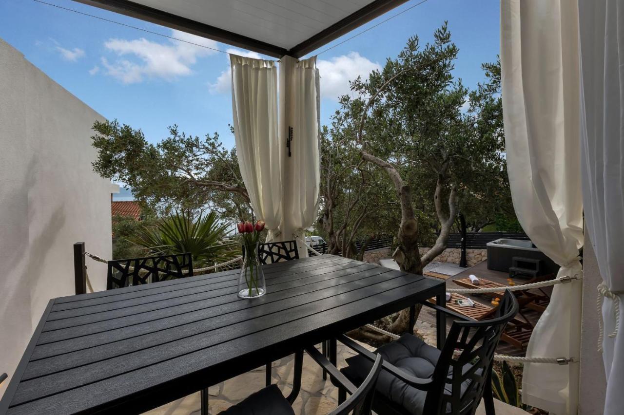 Apartments Lucky Brela Exterior foto